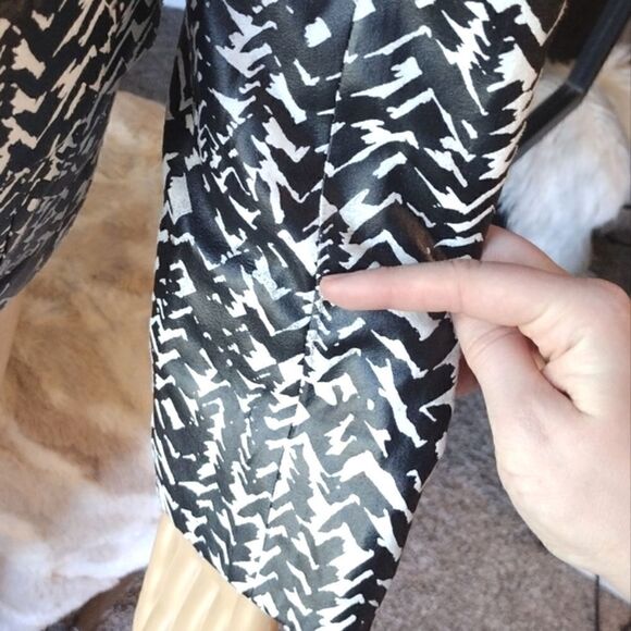 Women's Size Small À La Carte Black and White Zip up Jacket with Front Pockets - Picture 14 of 16